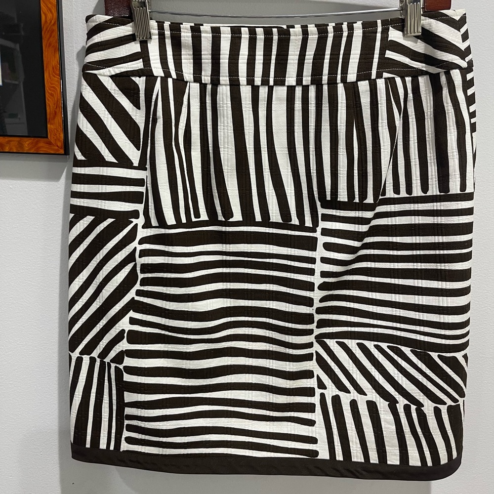 Stylish Brown and White Patterned Skirt
